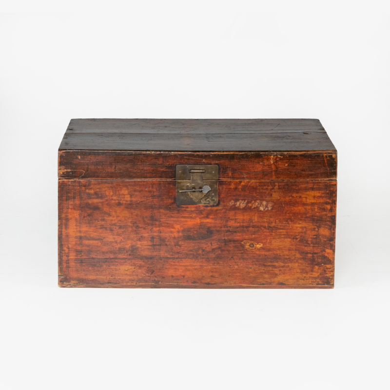 ANTIQUE TRUNK 780 x 470