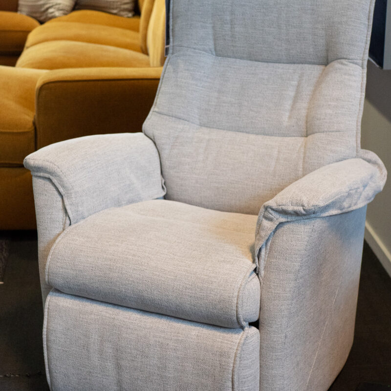 PARAMOUNT LIFTER STD CHAIR JENA SILVERSTREAK