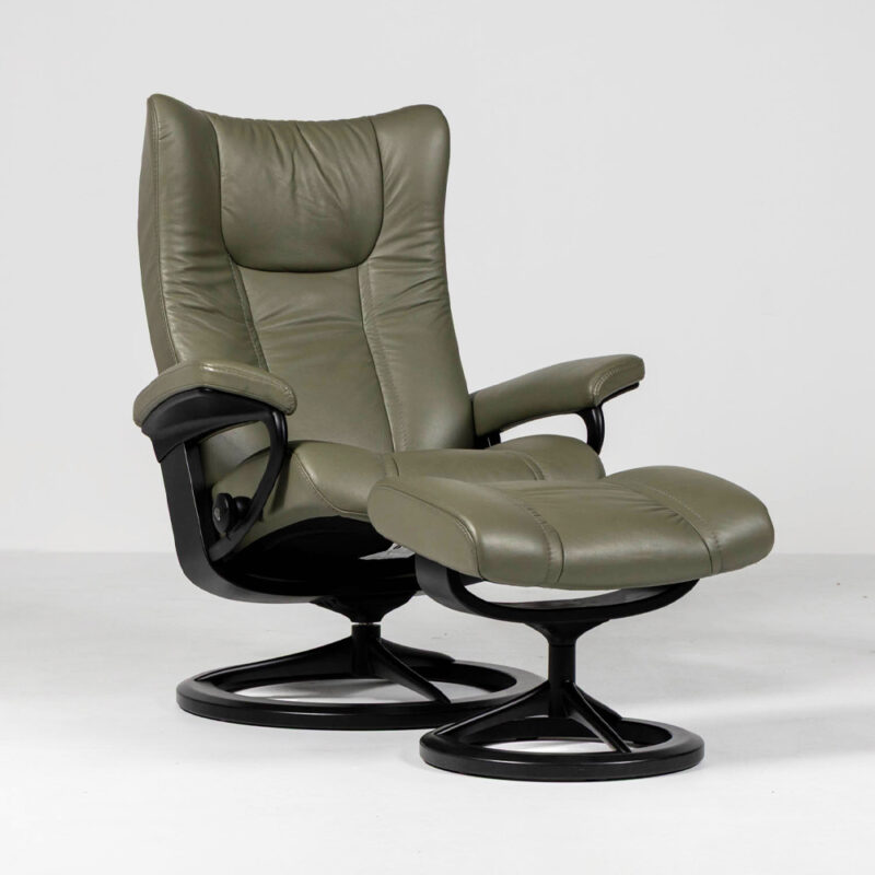 Wing Lounge chair