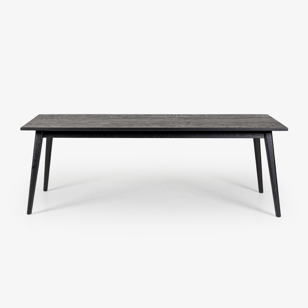 Vaasa-Oak-dining-table-matte
