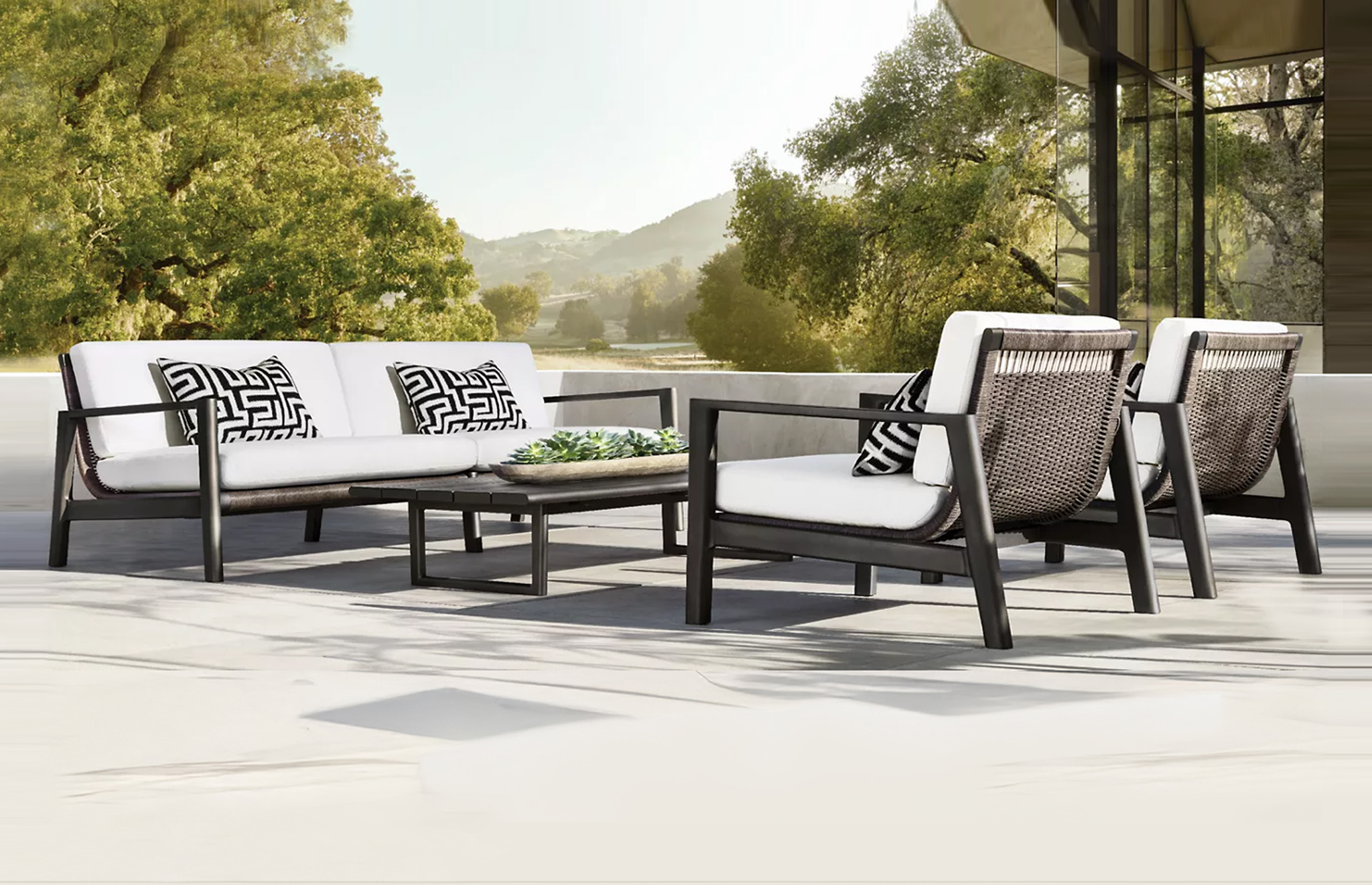 Creating Indoor-Outdoor Living Spaces You’ll Enjoy All Year Round